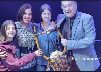 1 / 1 – saravelaki-i-irw-moyioy-kai-o-nikos-xanthoylis-mas-taxidepsan-mesw-tis-poiisis-me-tin-synodeia-tis-arhaias-lyras-stin-epohi-toy-1821-me-ti-lyra-ti-dikai-ston-wmo-brahaminewsgr.jpg12.jpg.jpg